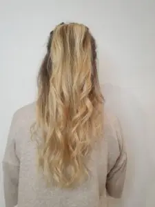Locken und Zopf blonde Haare